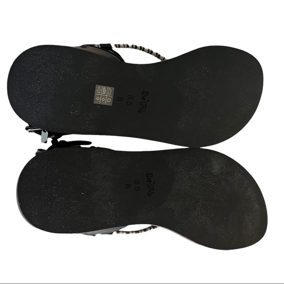 Coach "Clarkson" Soft Leather Black and White Snake Print Thong Sandal 6.5 - Picture 5 of 8